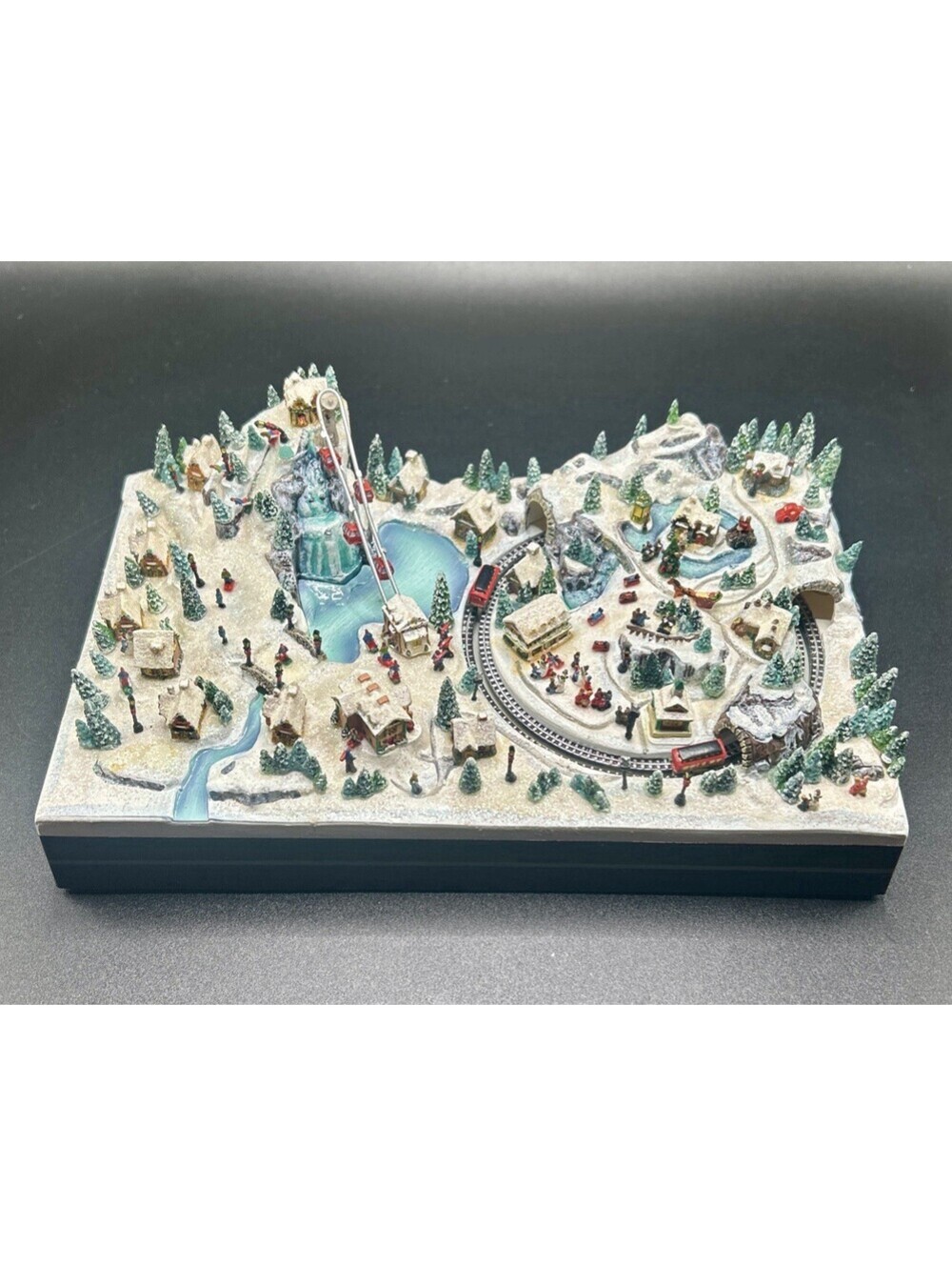 Thomas Kinkade Christmas Village Miniatures "Ski Resort" -A5069 EUC